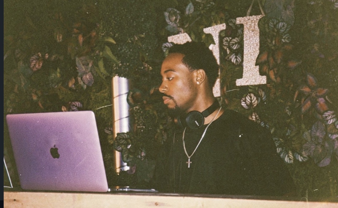 DJ Facey performing